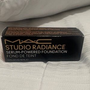 MAC Cosmetics Studio Radiance Foundation - Black and Gold